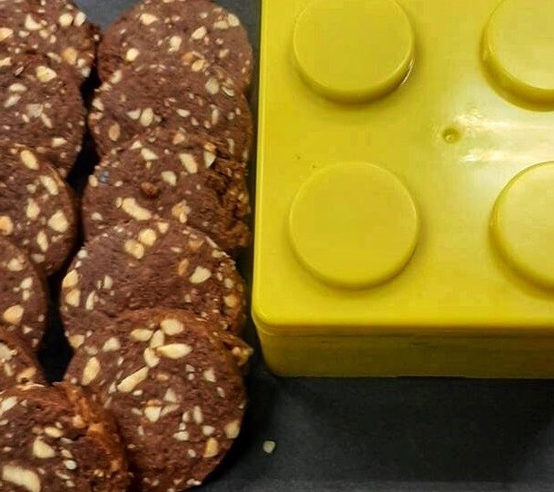 【簡單美味工坊】可愛黃色積木餅乾盒